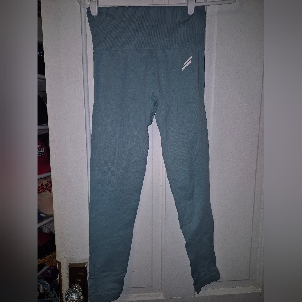 Nwot Doyoueven scrunch leggings seafoam Green Medium